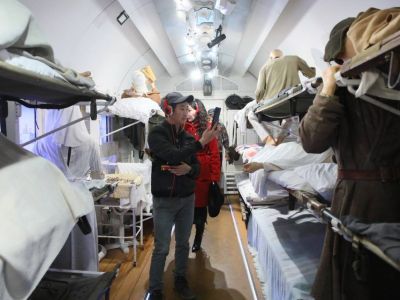 Более тысячи человек посетили выставку «Поезд Победы» в день открытия в Якутии