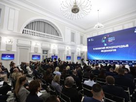 Секретари СЖР Юлия Загитова и Владимир Касютин приняли участие в работе медиафорума «Информационные войны: факты против фейков»