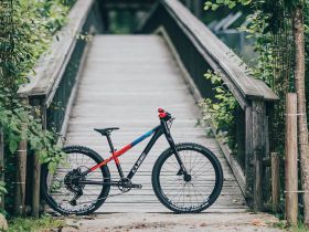 Подростковый велосипед Cube Reaction 240 Pro, год 2025, цвет Черный-Синий