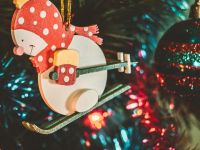 Игрушка деревянная "IDH Center" Снеговик в шапочке 3020