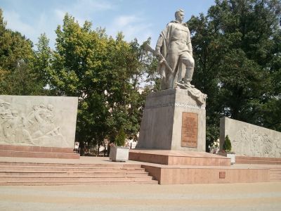 Памятник воинам, принимавшим участие в освобождении города от немецко-фашистских захватчиков