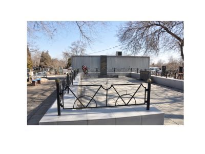 Братская могила советских воинов