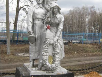 Братская могила  с захоронением воинов, погибших в период Великой Отечественной войны 1941—1945 годов