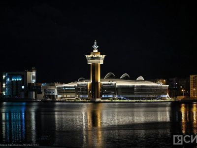 В Якутске обновили фасад спортивного комплекса «Триумф»