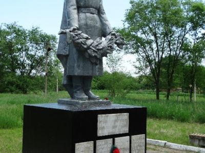 Братская могила 15 офицеров и солдат Советской Армии, погибших в 1942 - 1943 гг.