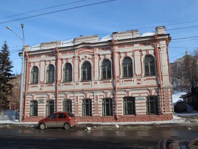 Первый в Сибири научно-исследовательский институт физических методов лечения. В годы Великой Отечественной войны (1941-1945 гг.) располагался эвакогоспиталь для раненых воинов Советской Армии