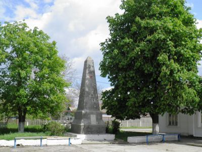 Памятный знак в честь воинов-односельчан, погибших в годы Великой Отечественной войны
