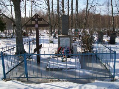 Братская могила воинов Советской Армии, погибших в период Великой Отечественной войны 1941-1945 гг. за освобождение Холмского района