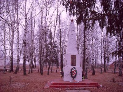 Братская могила 18 мирных жителей, расстрелянных в 1942 году немецко-фашистскими захватчиками