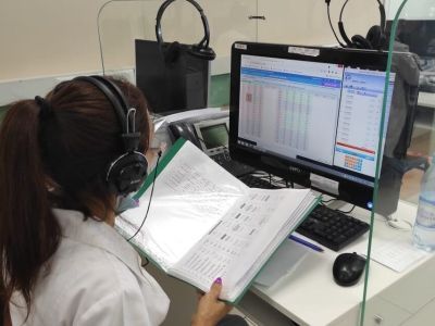 В Якутии операторы круглосуточного call-центра работают на линии в три смены