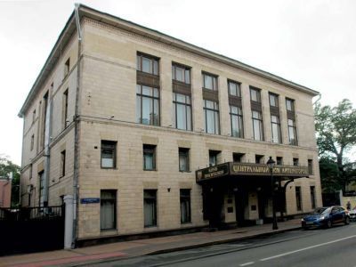 Центральный Дом литераторов им. А.А.Фадеева, 1955 г., архитектор А.Е. Аркин. Здесь с 1930-х гг. располагается писательский клуб - центр литературной жизни страны. В здании - мемориальный кабинет писателя А.А.Фадеева