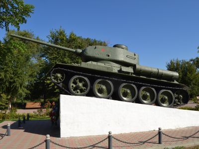 Танк "Т-34", установленный в память гвардейцев-танкистов 3-го гвардейского танкового корпуса