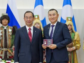 Глава Якутии вручил государственные награды