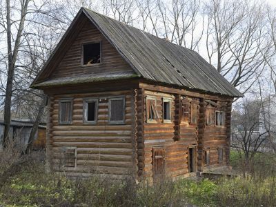 Дом Ворониной (Меховой) (деревянные резные лавки, изразцовая печь)