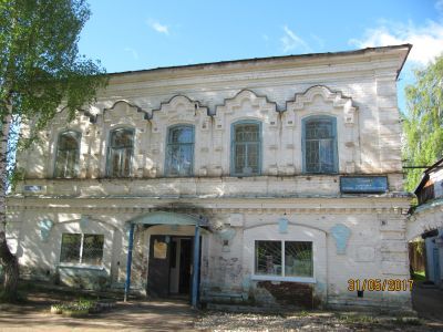 Дом жилой с торговой лавкой