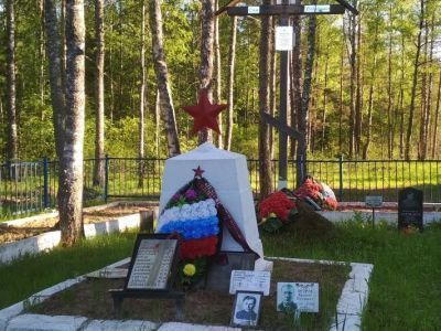 Воинское кладбище, где похоронены воины Советской Армии, погибшие в период Великой Отечественной войны 1941-1945 гг.