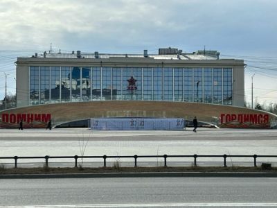 Фотофакт: площадь Республики начали украшать ко Дню Победы