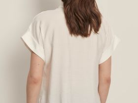 Блузка свободного кроя с коротким рукавом