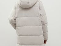 Утепленное пальто с капюшоном