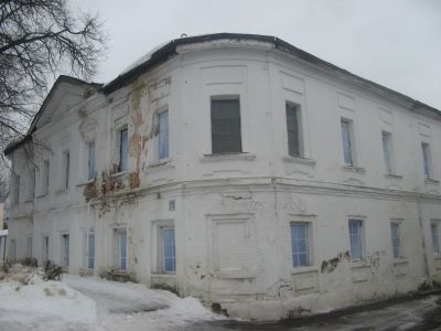 Здание начала XIX в. Бывшая городская управа. Одно из первых построено по плану Бецкого