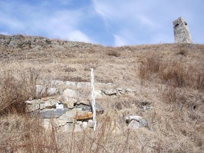 Склеп полуподземный с гладкой фасадной стеной 32