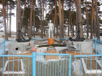 Братская могила краснофлотцев с бронекатера № 72 Амурской Краснознаменной военной флотилии, погибших в июне 1937 г.