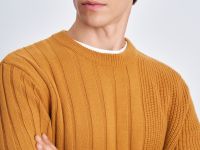 Джемпер с округлым вырезом прямого силуэта