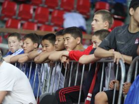 Масштаб впечатляет. Ковёр Павла Пинигина собрал тысячу юных борцов