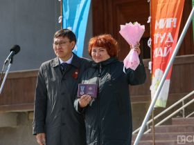 Фоторепортаж: трудовые династии и заслуженных работников Якутии чествовали 1 мая