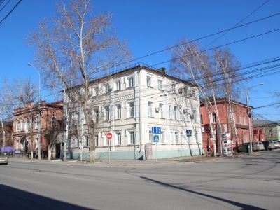 Ансамбль усадьбы братьев Кухтериных с кирпичными воротами и въездной аркой