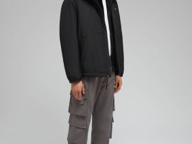 Утепленная куртка с капюшоном