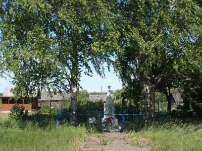 Братская могила партизан, погибших в боях за освобождение Батецкого района от немецко-фашистских захватчиков