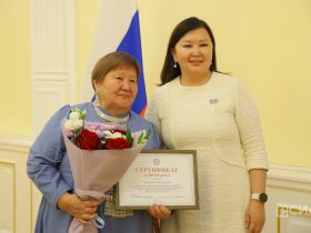 Государственные награды вручили педагогам Якутии