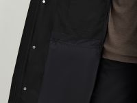 Утепленное пальто с накладными карманами