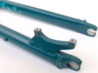 Жесткая алюминиевая вилка Format 5221 1-1/8-1.5 28&quot; (бирюзовый 223 мм эксцентрик 9 мм шток 1 1/8&quot;-1.5&quot; (28.6 мм - 38.1 мм), алюминий для дисковых тормозов)