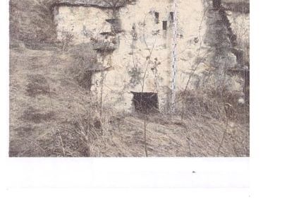 Склеп наземный с двухскатной ступенчатой кровлей 6