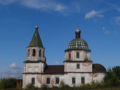 Здание церкви  в селе Черемышево, в которой  в 1863 году  венчались родители Владимира Ильича Ленина
