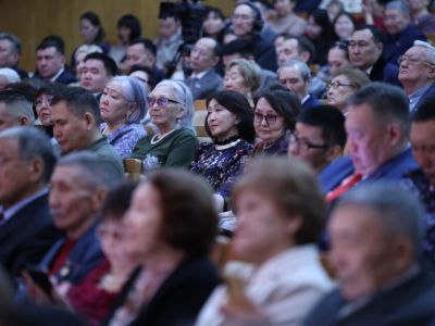 Торжественное собрание общественности ко Дню республики состоялось в Якутске