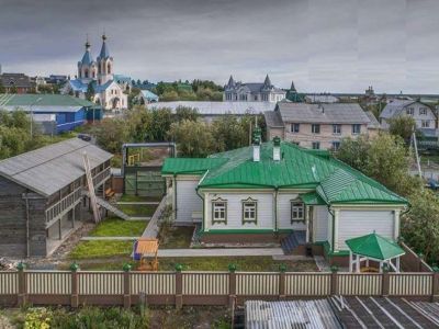 Комплекс городской усадьбы: жилой дом, ворота, амбар (1898 г.)