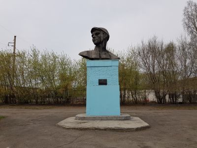 Скульптура «Рабочий страны Советов»