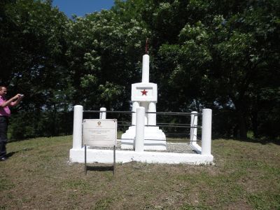 Братская могила красноармейцев, погибших за власть Советов в годы гражданской войны