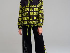 Куртка текстильная с полиуретановым покрытием для девочек (ветровка)