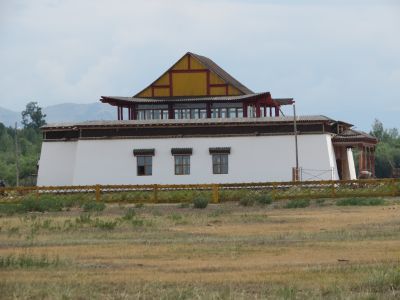 Буддийский храм «Течен раптен даши чойхорлинг» (тув. Махаянанын ханы ооредиинин аас-кежиктиг шажын ораны; рус. Обитель духовного счастья учения Махаяны)