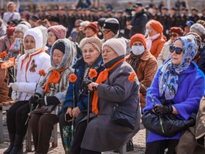 В Якутске почтили память героев и поздравили ветеранов войны и тыла