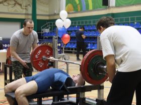 Более ста спортсменов собрал чемпионат Якутии по пауэрлифтингу