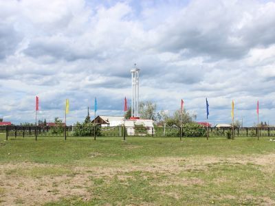 Памятник ушедшим на защиту Родины в честь  40-летия Победы в Великой Отечественной войне (1941-1945 гг.)