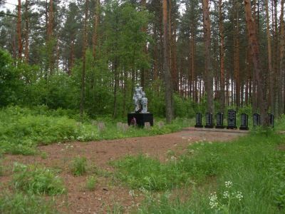 Воинское кладбище, где похоронены воины Советской Армии, умершие от ран в госпитале п. Кулотино