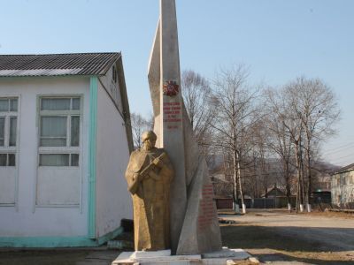 Обелиск в честь воинов жителей с. Уська-Орочская, геройски погибших на фронтах Великой Отечественной Войны