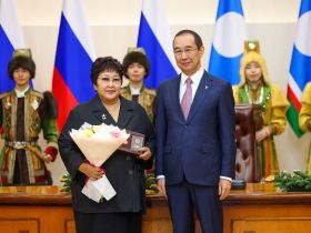 Айсен Николаев вручил государственные награды отличившимся якутянам