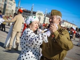 5,5 тысяч пар станцевали вальс Победы в Якутске